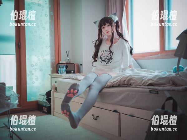 白皙与光影：Bambi(밤비)的美图下载时刻