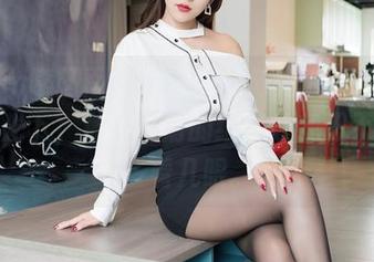 Feilin嗲囡囡 – 美图中的陈媚儿，裸足走在阳光下，那种高清的细节让我忍不住想多看几眼。