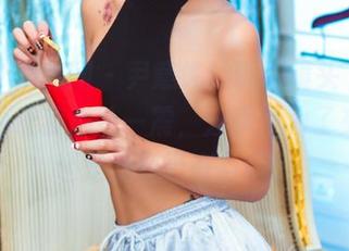 GIRLT果团网 – 尹意纯的制服镜头下，这组写真让我心头一震，分享是为了交流，还是我自己在自嗨？