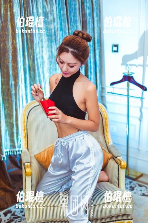 GIRLT果团网-尹意纯 GIRLT果团网 - 尹意纯的制服镜头下,这组写真让我心头一震,分享是为了交流,还是我自己在自嗨?