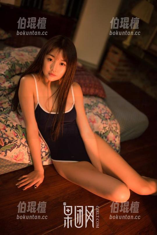 GIRLT果团网 - 根本停不下来！最新图片：蜜桃Q妹儿的“修女”造型，超出想象的清纯啊！