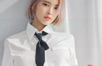 Hyoyeon(김효연)的职业装在线图集，今天又是拼劲十足的一天吗？