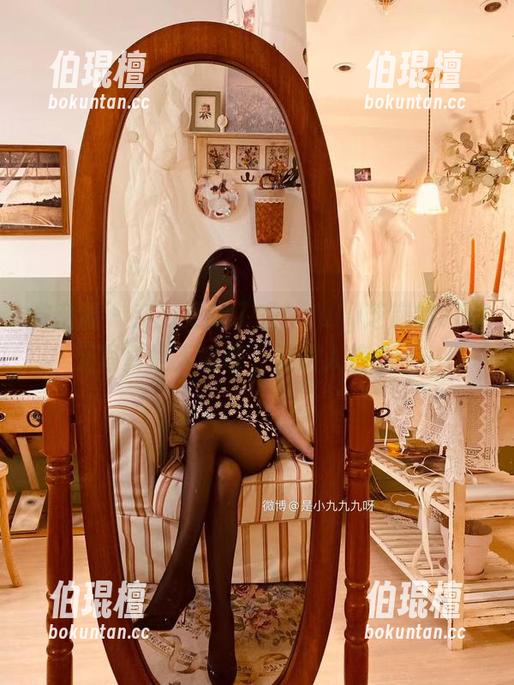 July芝岚 微密圈 - 亲,更新了哦!July芝岚的300元写真让人好奇,又让人挠头……