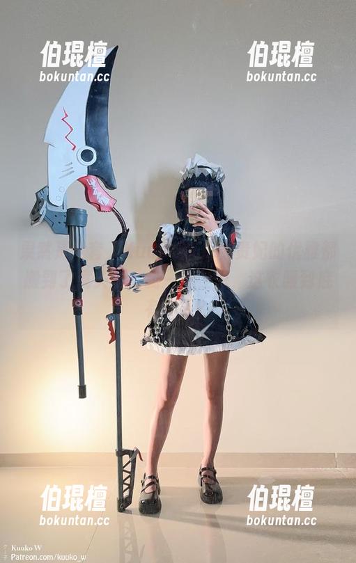 果然是全套，KuukoW把杨贵妃的优雅都搬到了镜头里，我一直在想，这衣服到底有多重？