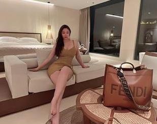 微密圈 – 捞出最新的MIYA旗袍写真更新，有时候就是想不出说什么。
