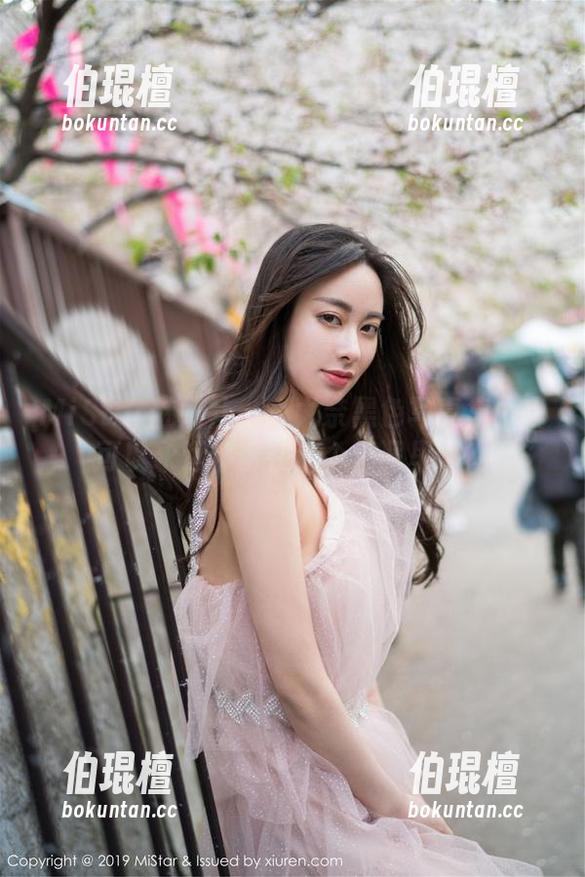 MiStar魅妍社 - 小尤奈黑色写真集：我可以永远停留在这个色调里吗？