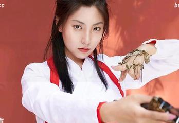 MiiTao蜜桃社 – 看完雪梨sherry这组皮衣美图，我只想用这张壁纸记录她的“态度”。