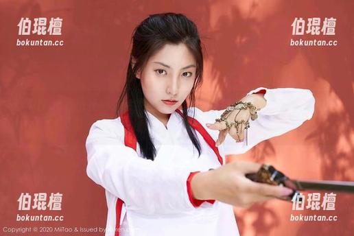 MiiTao蜜桃社-雪梨sherry MiiTao蜜桃社 - 看完雪梨sherry这组皮衣美图,我只想用这张壁纸记录她的“态度”。
