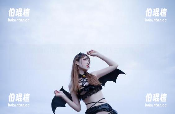 蕾丝睡衣和Sakiiii翎柒，这样的组合真让人充满好奇，感觉就是个定制奇迹。