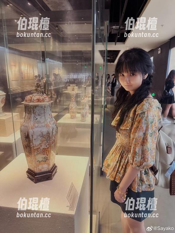 从Sayako＿今年4岁跟凑阿库娅学习如何发福利，原图无敌好看啊！