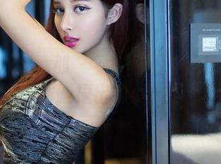 TuiGirl推女郎 – 看！原图中赵惟依与网袜碰撞出的小火花