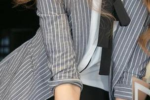 UGirls尤果网 – 沈诺馨：在写真图库里任性挥洒的灰丝风