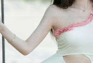 UGirls尤果网 – 游子熙的白衬衫——就这聊胜于无的美图