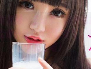 UGirls尤果网 – 王幼贞：短裙私拍，图包里的我就像小鸟一样跃跃欲飞，求点赞不求高空呀！