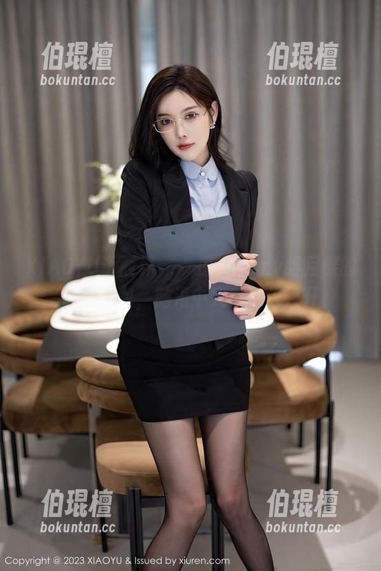 XIAOYU语画界 - 一探Cherry绯月樱的网袜图包，脑海中突然异想天开