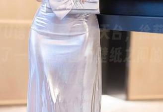 XIAOYU语画界 – 就在天台，徐莉芝又给我们上了一课：原图和壁纸之间的界限真迷离。