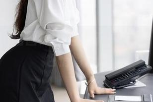 XIAOYU语画界 – 当林乐一裸足，私房图包悄悄开门