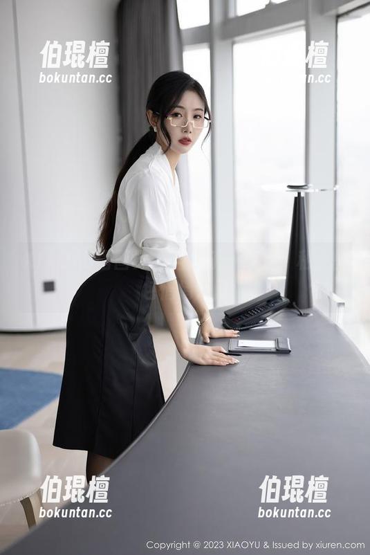 XIAOYU语画界-林乐一 XIAOYU语画界 - 当林乐一裸足,私房图包悄悄开门