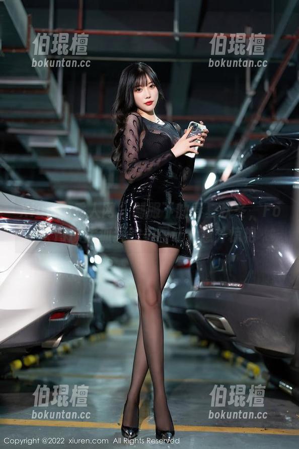 Xiuren秀人网-FoxYini孟狐狸 Xiuren秀人网 - 制服下的春夏秋冬,FoxYini孟狐狸的美图让人意外惊艳