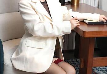 Xiuren秀人网 – HeyuZhang的自拍故事：免费的套图和脑洞同时上线！