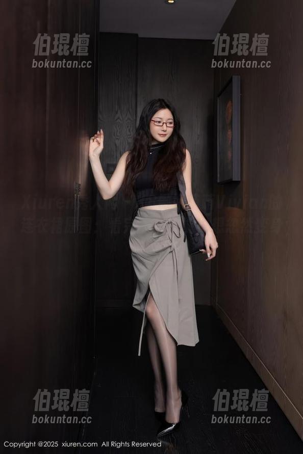 Xiuren秀人网-K8傲娇萌萌Vivian Xiuren秀人网 - K8傲娇萌萌Vivian的连衣裙原图:看完后你可能也想忽然变身萌妹!