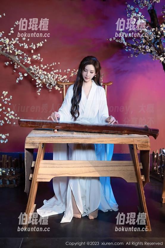 Xiuren秀人网-小蛮妖_honey Xiuren秀人网 - 小蛮妖_honey,大概是为了拍这些旅拍写真而生的,分享的不止是风景,还有她的“伟大”。