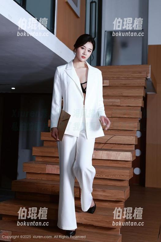 Xiuren秀人网-月野兔美妞 Xiuren秀人网 - 海风拂面,月野兔美妞私拍的图片打破了我对夏天的所有想象。