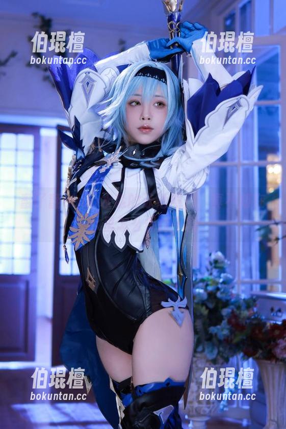 aqua水淼 翻了翻aqua水淼的泳池照片,真不知在水里怎么保持平衡