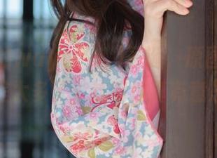 图集里的wuyo(우요)圣诞，原图和我想的差太多了，这策划真有意思。