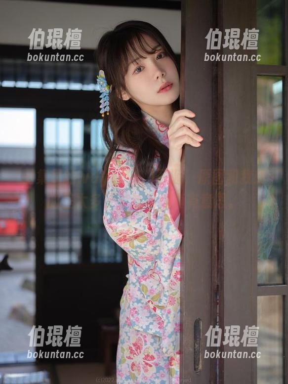 图集里的wuyo(우요)圣诞，原图和我想的差太多了，这策划真有意思。
