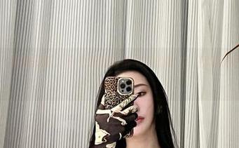 微密圈 – 私拍探航：不爱笑的赛琳空姐的图片，随便聊聊飞天的乐趣与烦恼