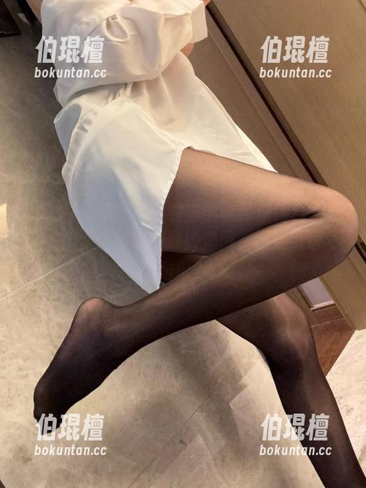 微密圈 - 不爱笑的赛琳的全身渔网合集新鲜出炉，更新这细致的渔网，谁还敢说不时髦？