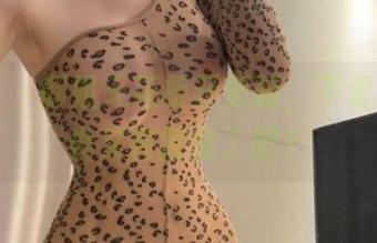 微密圈 – 御姐天花板开更新，不爱笑的赛琳又在撩我了吧？