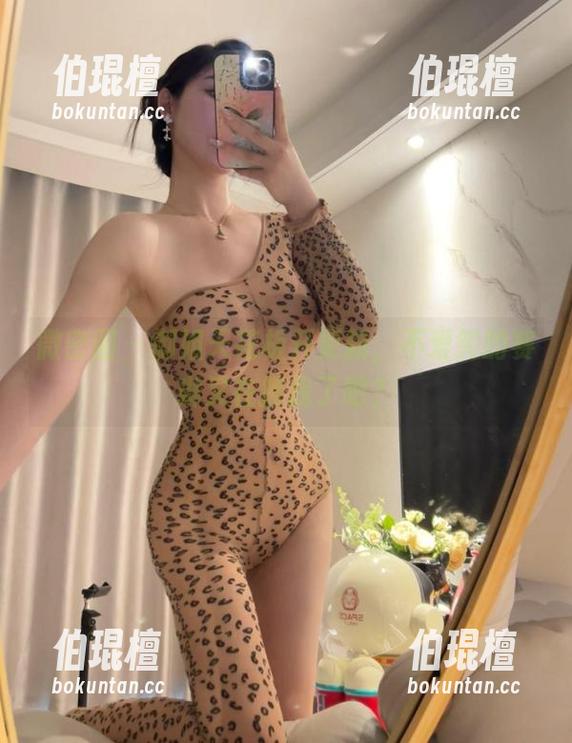 微密圈 - 御姐天花板开更新，不爱笑的赛琳又在撩我了吧？