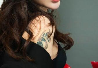 丽柜 – 兔子与双生花，一本不太正经的闺蜜写真合集，情节隐隐，画面却炸裂。