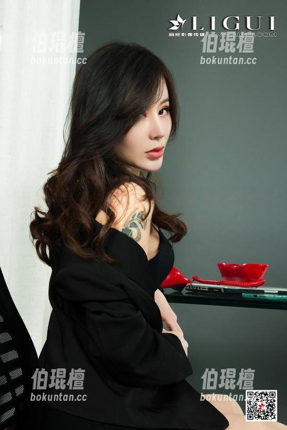丽柜-兔子 丽柜 - 兔子与双生花,一本不太正经的闺蜜写真合集,情节隐隐,画面却炸裂。