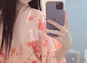 看！佳佳酱ovo姐的私房美图，那个姿势是打算跑马拉松吗？