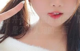 优雅和顽皮并存的依依超级懒：精选浴缸里不为人知的一面