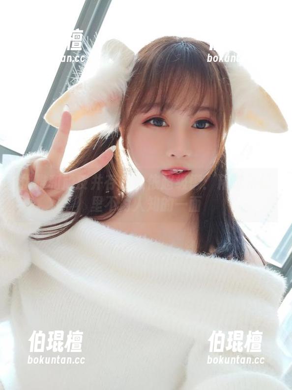 优雅和顽皮并存的依依超级懒：精选浴缸里不为人知的一面