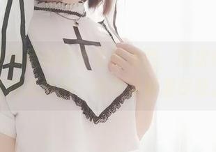 十万珍吱伏特再次更新美图，这次依旧把‘臀恋妹抖’演绎得淋漓尽致。