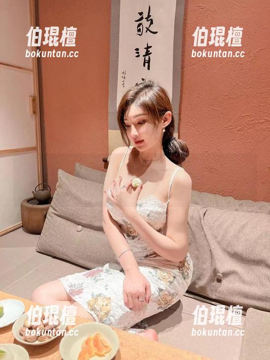 微密圈 - 在线珍藏，周妍希的灰丝系列，每张都让我觉得怪怪的，但又好想看！
