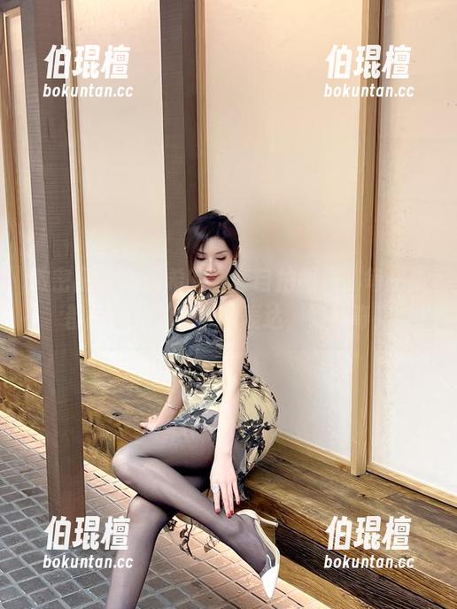 微密圈 - 周妍希的全套自拍图集，每一张都是一种“爱”的表达，好神奇！