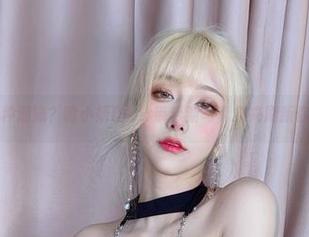 水手服的另一种潮流？啾小妍Deer带着新写真集来刷新你对它的认知！