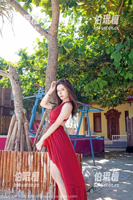 嗲囡囡-Jennanni_Jen 嗲囡囡 - 私拍聚焦!Jennanni_Jen的美脚让我想亲近,但好像得处理掉我的啤酒肚才能做到…