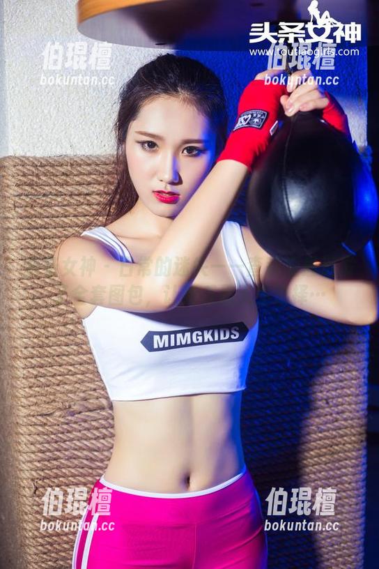 头条女神-查莉娅 头条女神 - 日常的迷失——查莉娅最近发了全套图包,让我反思人生选择…