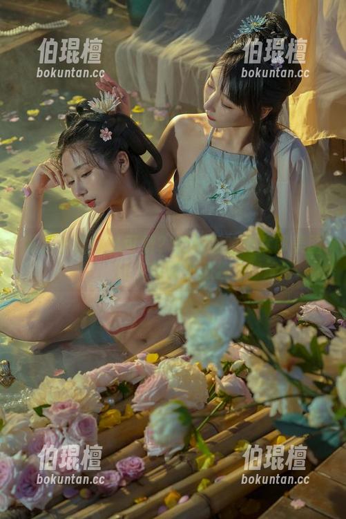 私拍也能这么可爱？奶桃桃的兔女郎美图让人想做小狐狸
