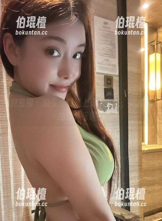 奶雯 微密圈 - 奶雯给你送上最新作品,死库水的意外乐趣!