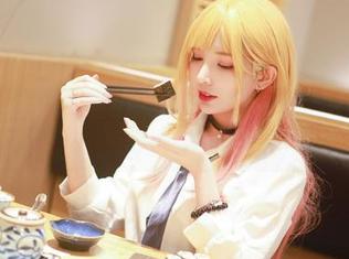 妍子坚不可摧的泳池美图有毒，谁能抗拒？分享一下，我猜大家的想法可能一样～