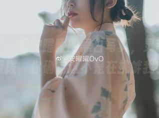 更新了一组安曜曜的黑白写真，灵魂的小撩拨，你确定这不是在挑衅我？