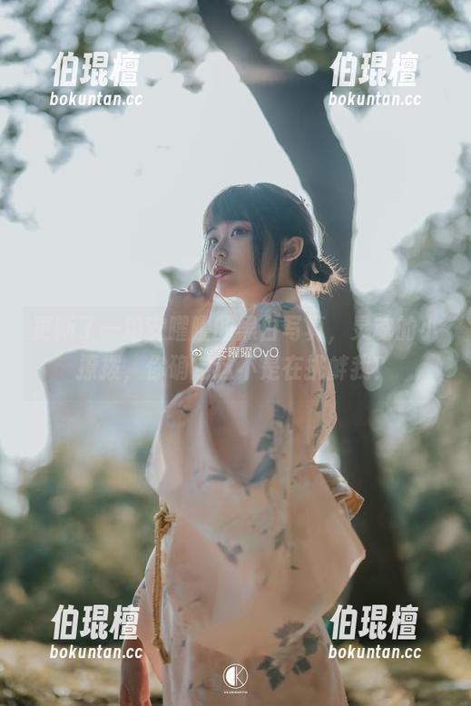 安曜曜 更新了一组安曜曜的黑白写真,灵魂的小撩拨,你确定这不是在挑衅我?